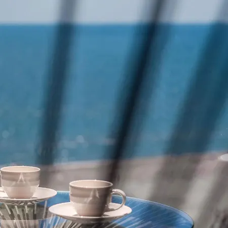 White Titanic Blue Sea View Parking アパート *